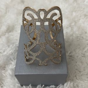 Adjustable exotic bracelet